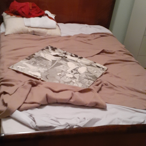 1930-40 waterfallbedroom set - Picture 2 of 3